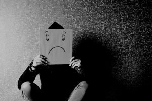 unhappy-389944_1920